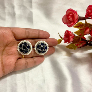 ROUND EARRINGS