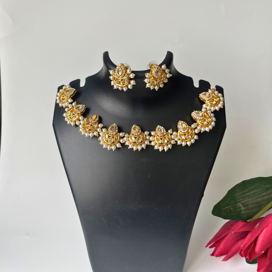 CHANDRAKOR CHOKER