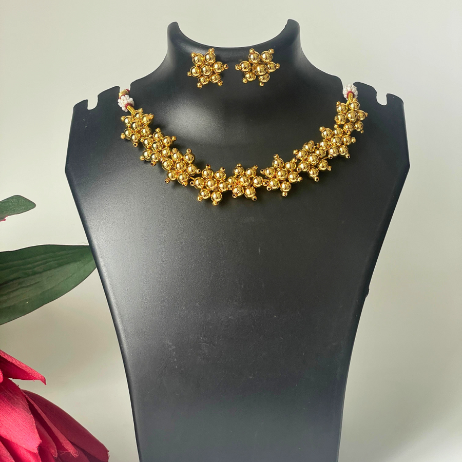 GOLDEN CHOKER
